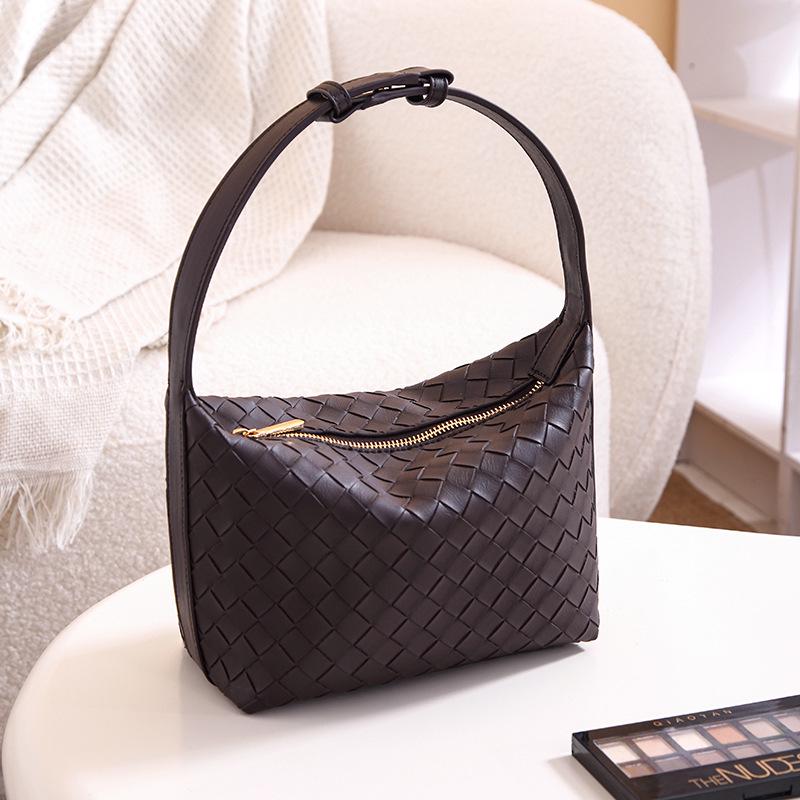 2024 New High-End Woven Handbag: Autumn/Winter Women's Bento Lunch Box Underarm Bag