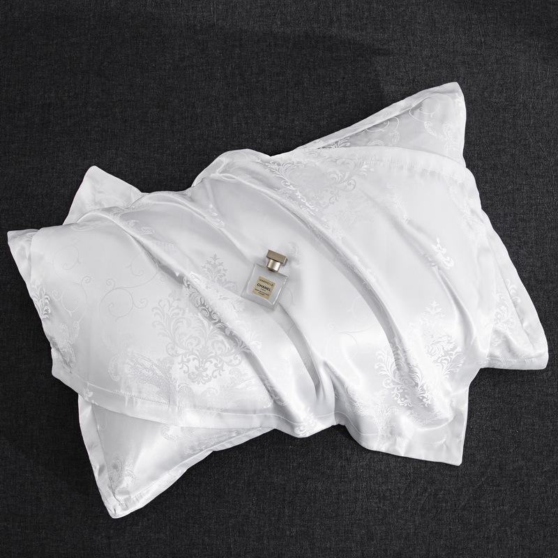 Fronha de Travesseiro Estilo Europeu Three Squirrels em Seda Gelada, Design Jacquard Fresco de Verão, Serve para Travesseiro 48x74cm.