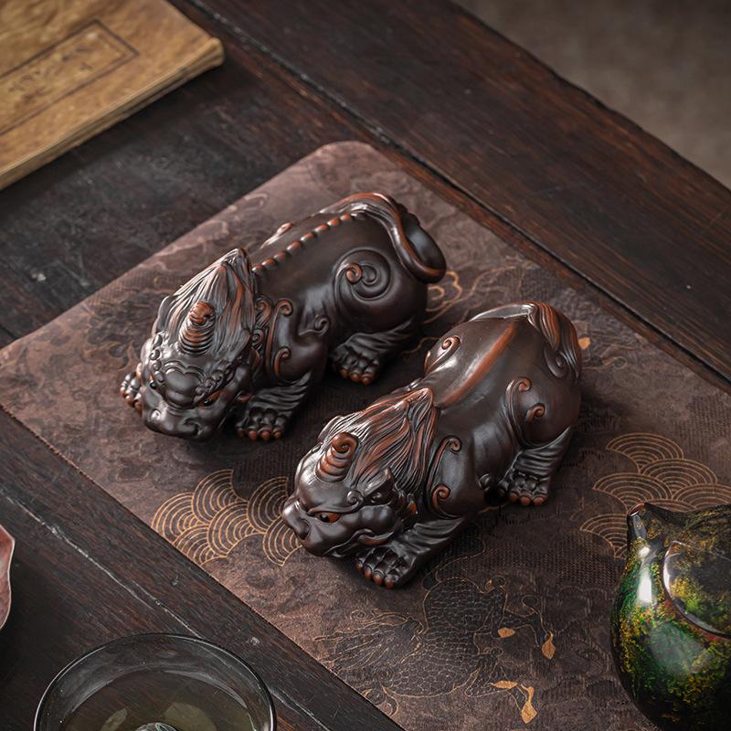 Purple Clay Pi Yao Tea Pet Pair Handcrafted Wealth Symbol Mythical Creature Tea Tray Ornament for Gongfu Tea Home Office Decor