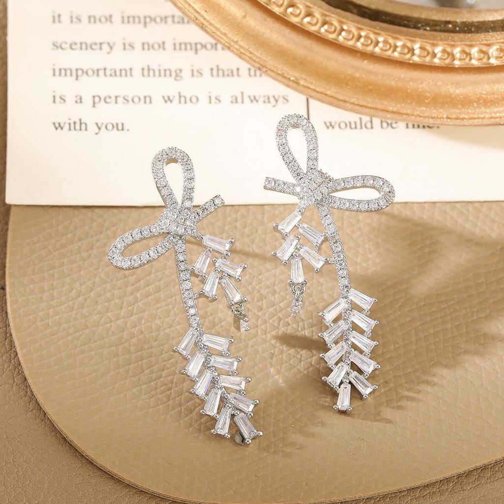 Zirconia Bow Wheat Ear Light Luxury Stud Earrings