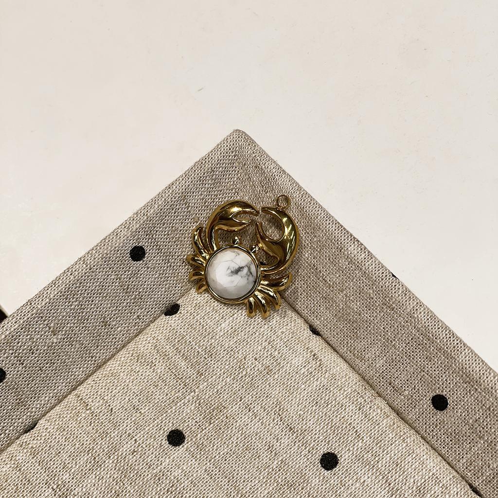 1Pc Natural Stone Crab‑Shaped Pendant 23×26mm, Golden‑Plated Animal Gemstone Charm for DIY Necklace Jewelry Making