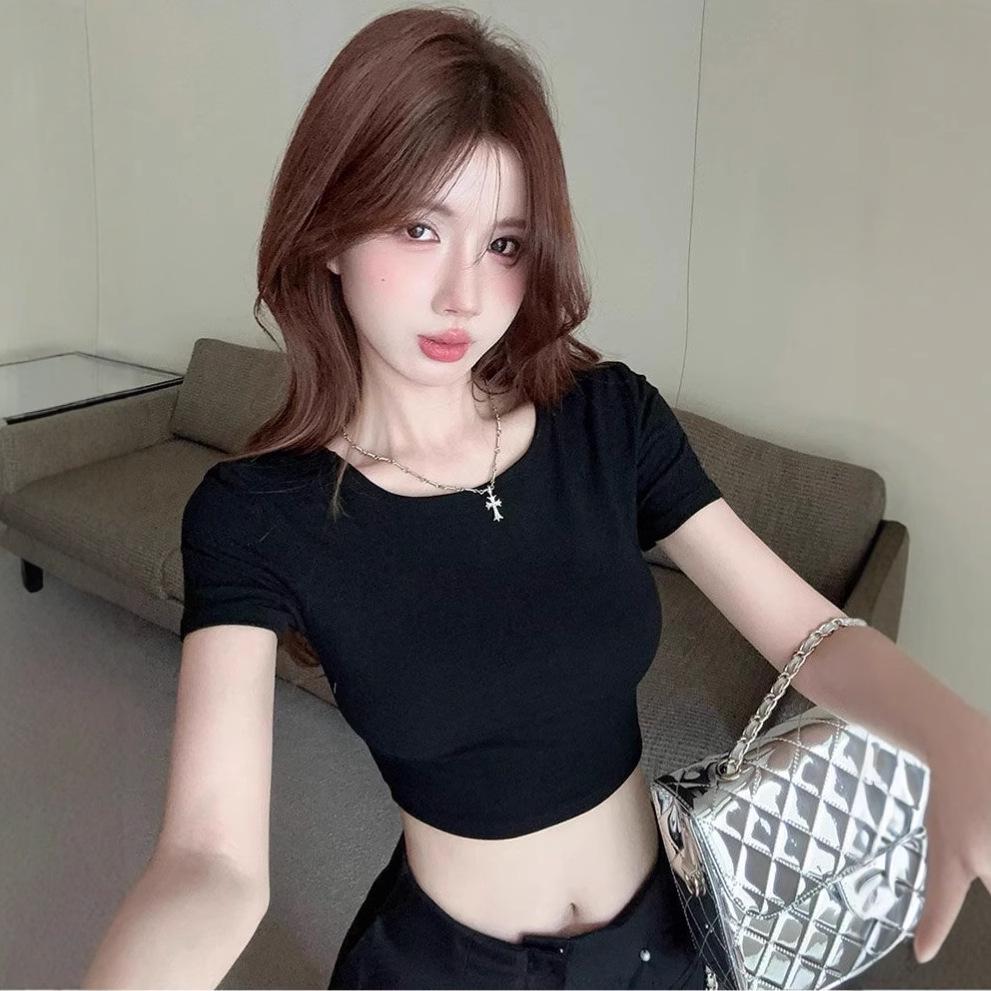 Black Backless Short Sleeve Women's T-shirt – Sleek Summer Design with Slimming, Elegant Fit