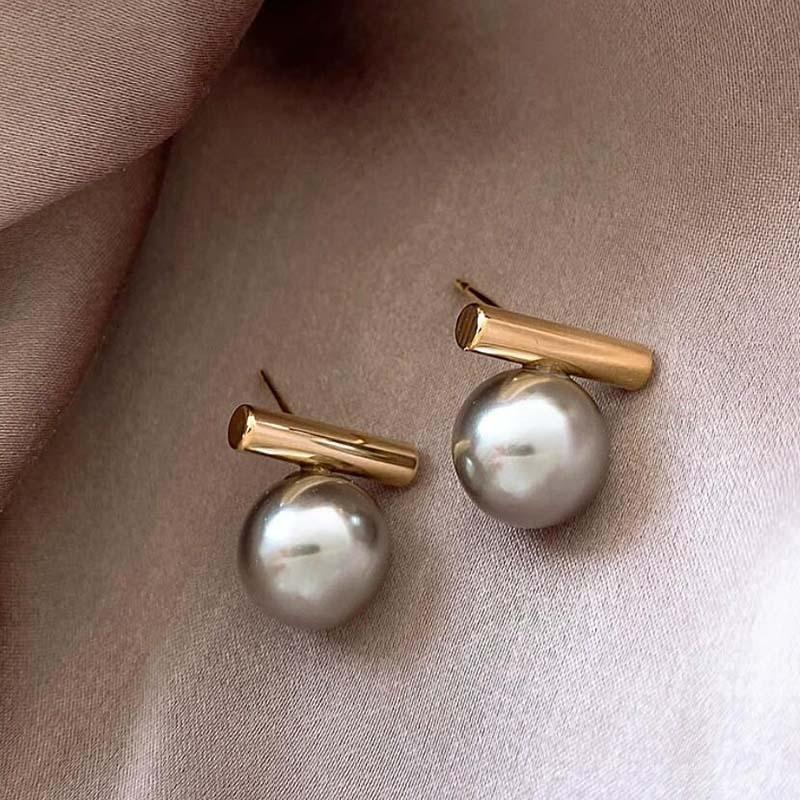 Female Retro Temperament Niche Earrings