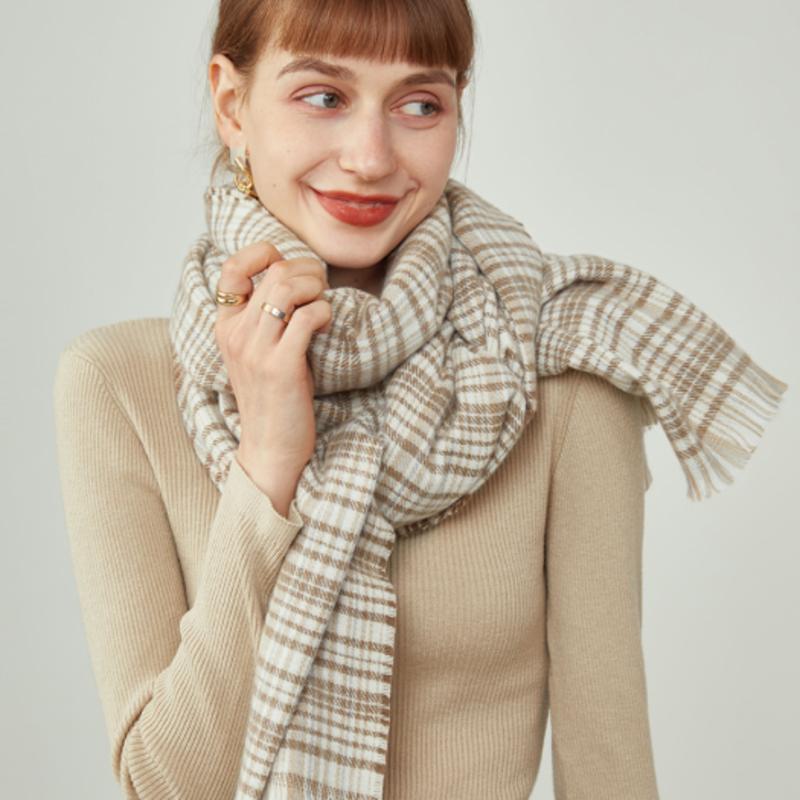 We’Dee Simple Wendy Check Muffler