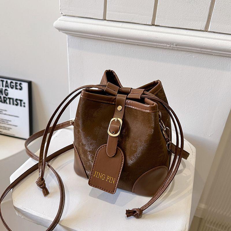 

Premium texture fashionable retro bucket bag women s 2025 bag women s new niche design large capacity shoulder messenger bag