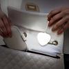 1PC Heart-shaped Mini Night Light, with a Built-in Battery, Can Be Hung On a Handbag, Keychain, or Used As a Desktop Decoration.