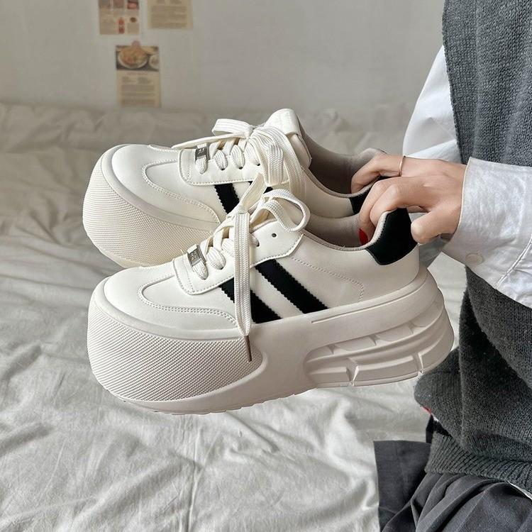 

Популярные маленькие белые туфли женские нишевый дизайн 2025 новая весенняя спортивная обувь на толстой подошве маленьким людям показывают рост 40 чёрный