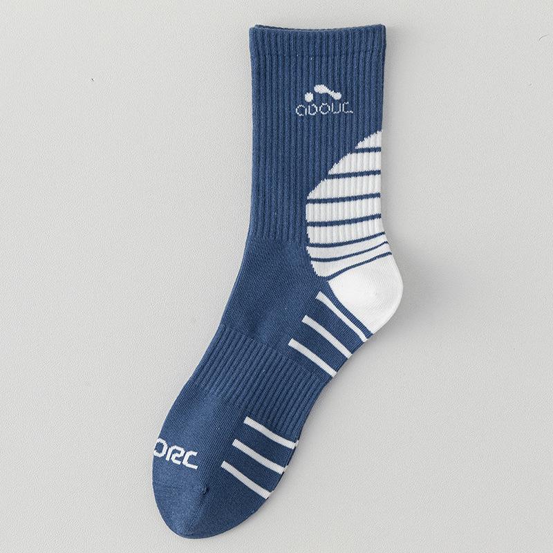 

Мужские весенне-осенние хлопковые носки средней длины: Влагоотводящий, Дышащий, Устойчивый к запаху для занятий спортом на открытом воздухе и баскетболом 39-44 синий