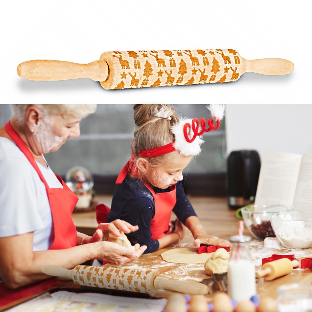 Christmas-themed Wooden Structured Engraved Rolling Pin for Gingerbread Cookies