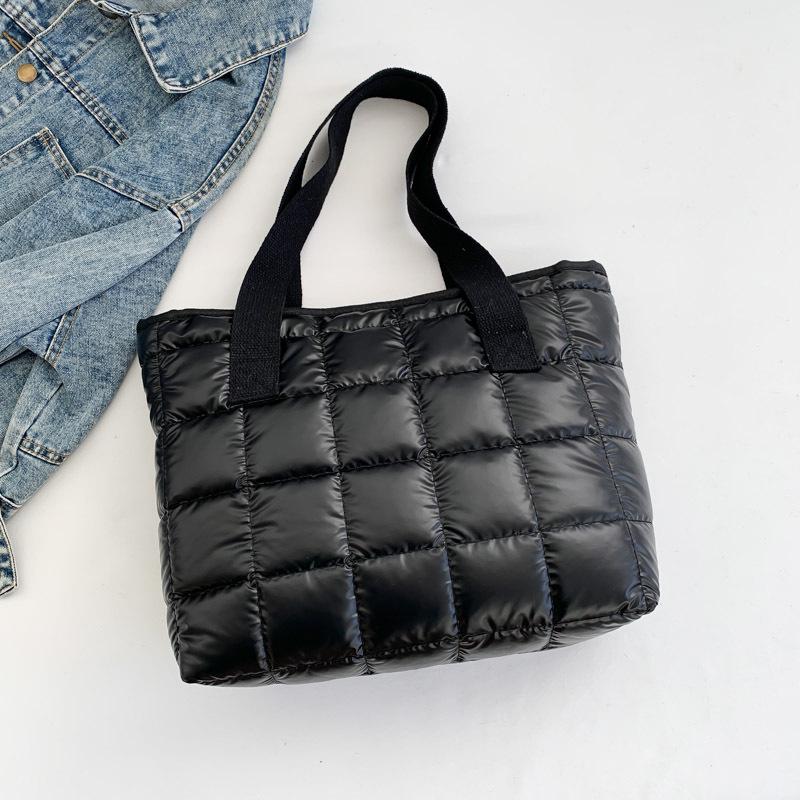 2025 Winter Versatile Influencer Shoulder Bag: Stylish Textured Makeup Tote