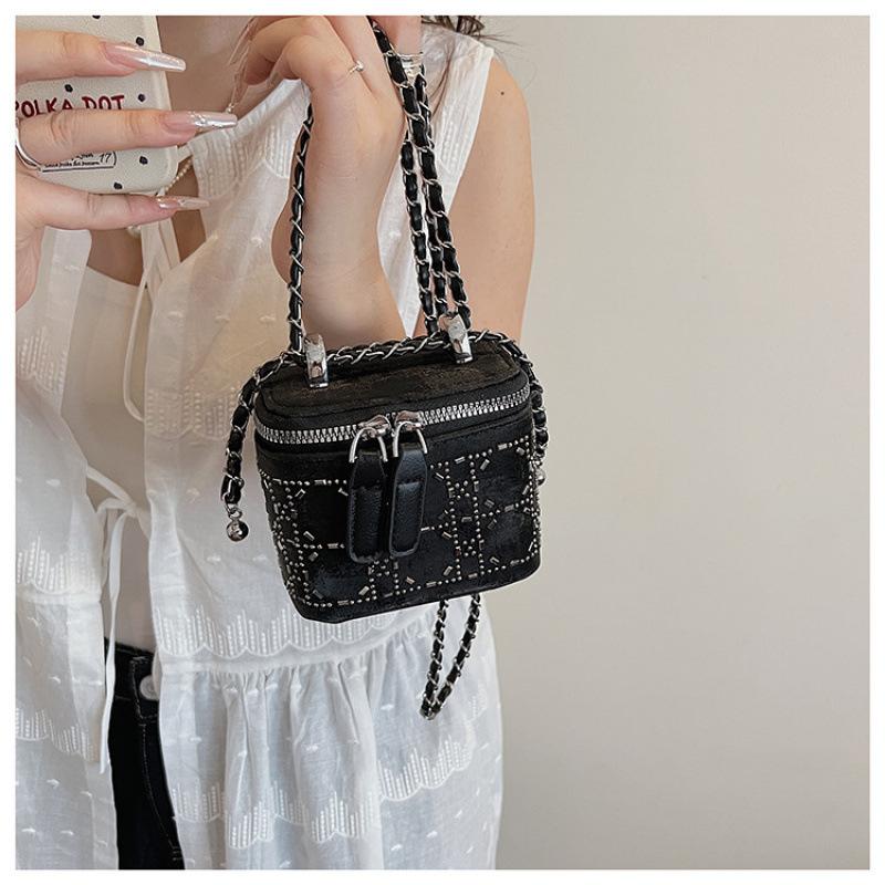 Korean Version Feels Fashionable Single Shoulder Underarm Bag Women's 2025 Summer New Simple Messenger Bag Versatile Chain Small Square Bag