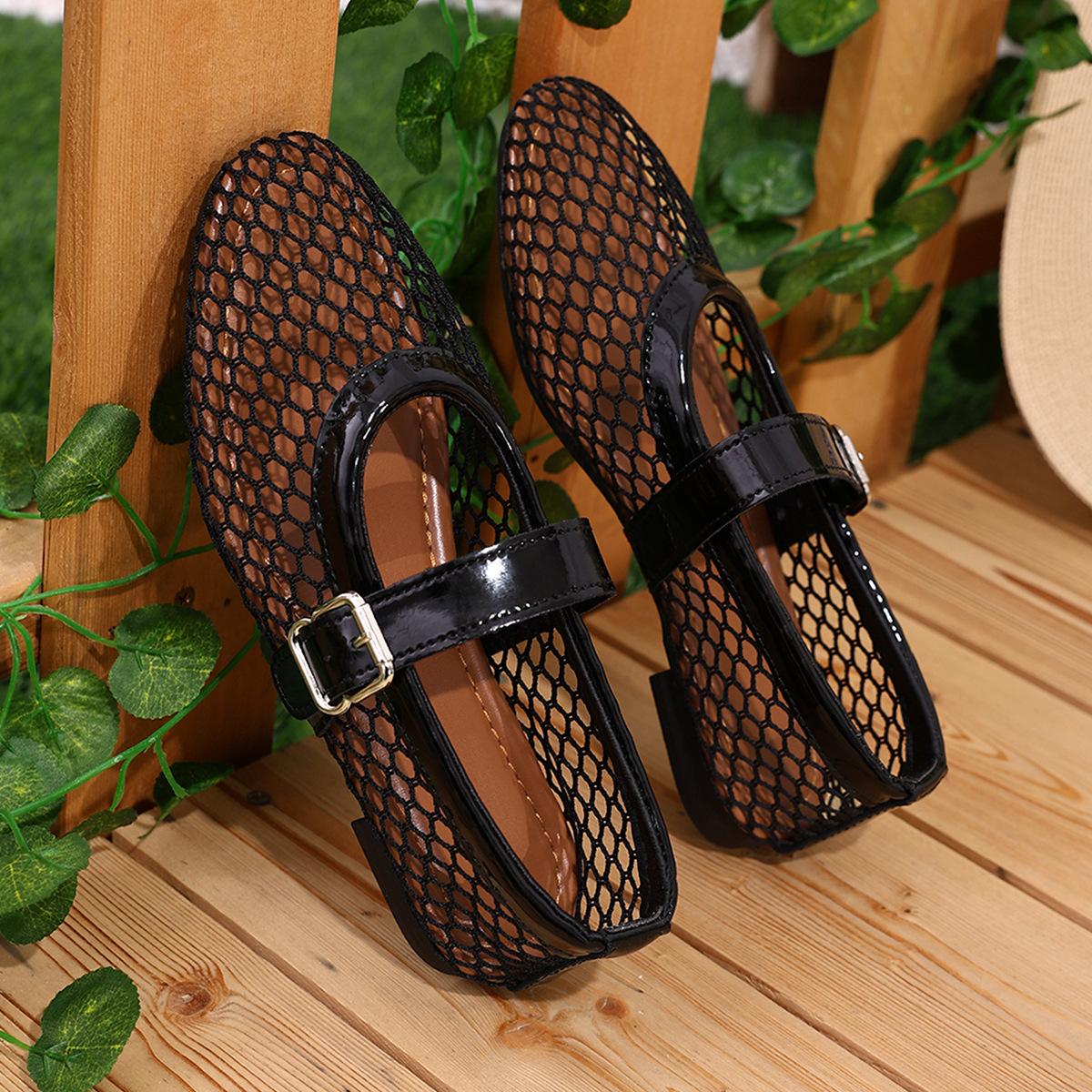 

Foreign trade large size European and American fish grid hollow mesh sandals women s 24 new flat bottom one-word buckle Mary Jane shoes bag head 35