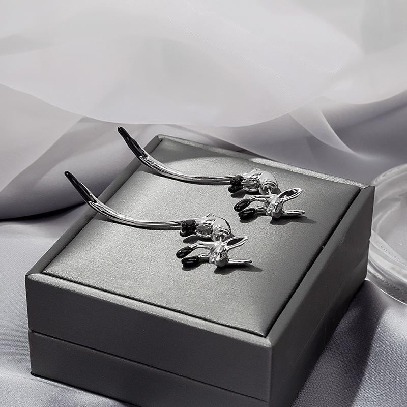 Creative Temperament Long Tail Fox Stud Earrings for Women 2024 New Trendy Zircon 925 copper Needle Cute Animal Design Earrings