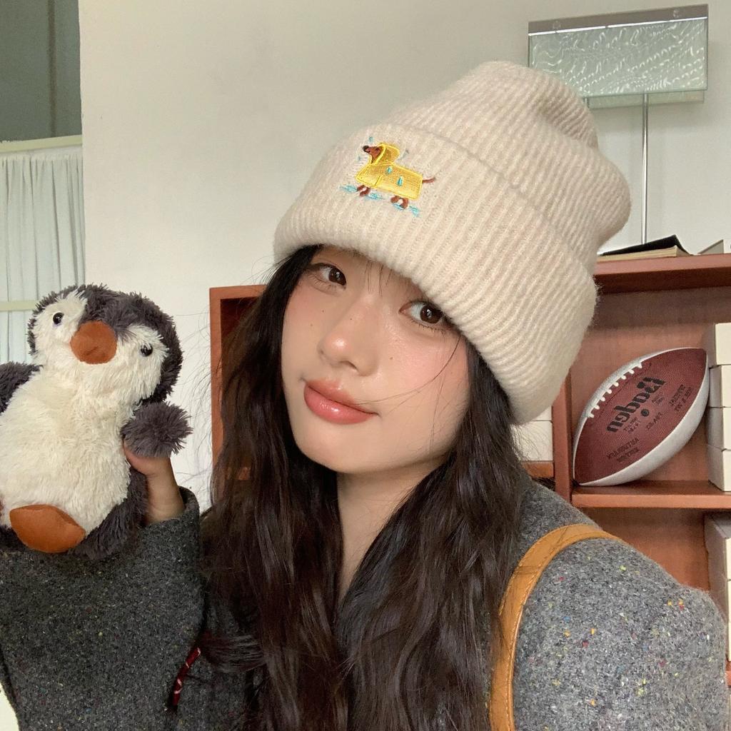 Embroidered Woolen Caps Are Cute for Children In Autumn and Winter. They Are Small Knitted Caps with Big Heads That Show Off Their Faces