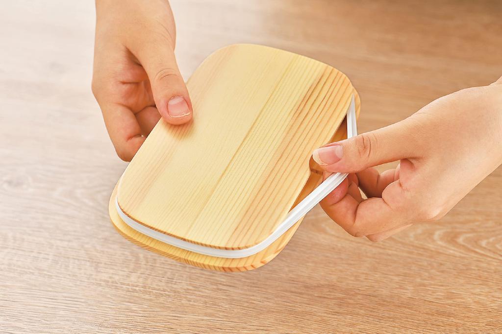 Tatsumiya Wooden Bento Box with H6 30314 Gasket, Brown, Size Approx. W17.7 D10.8