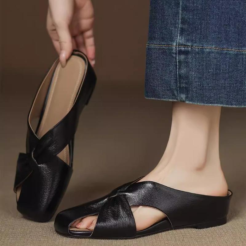 

Мода 2025 Лето Новые Баотоу Полые Туфли на плоской подошве Женские уличные тапочки Модные Мягкая кожа Без каблука Мягкая подошва Ленивые Полутапочки 35 чёрный