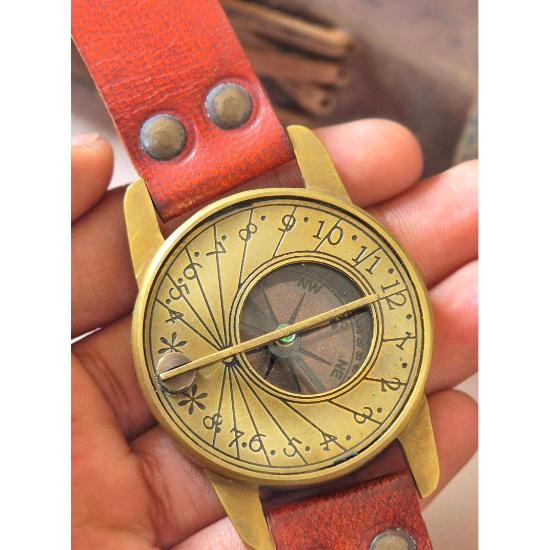 Bussola da Polso in Ottone Vintage con Cinturino in Pelle Bussola da Navigazione Indossabile per Escursionismo e Campeggio, Regalo Perfetto per Marito, Souvenir