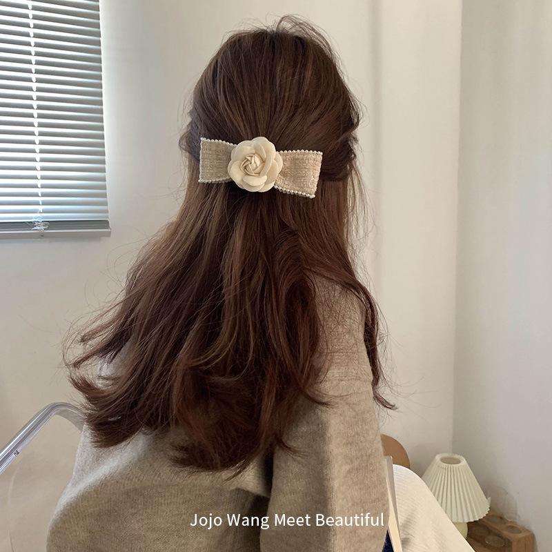 Herbst Kamelie Duftende Schleife Haarspange: Stilvolles großes Damen-Accessoire für den Hinterkopf.