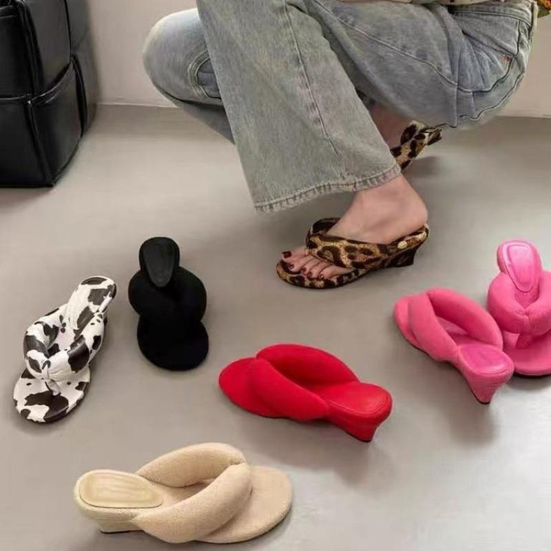 Fashion Niche Retro Leopard Bread Toe Wedge Slippers Women's 2025 Casual Flip Flops Cool Mops