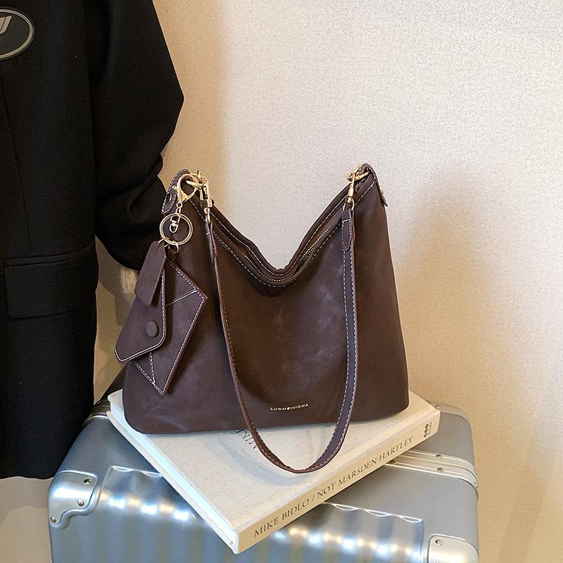 Premium commuter retro women's shoulder bag 2025 new fashionable large-capacity messenger bag going out to work tote bag