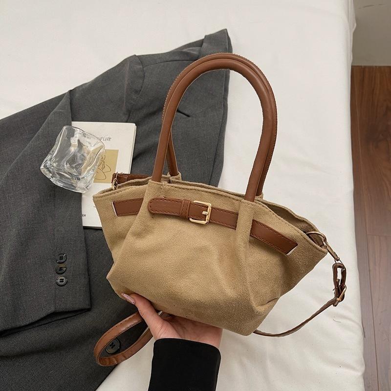 A Trendy and Fashionable Commuting, Simple and Casual, High-end Quality Single-shoulder Hand-carry Crossbody Bag