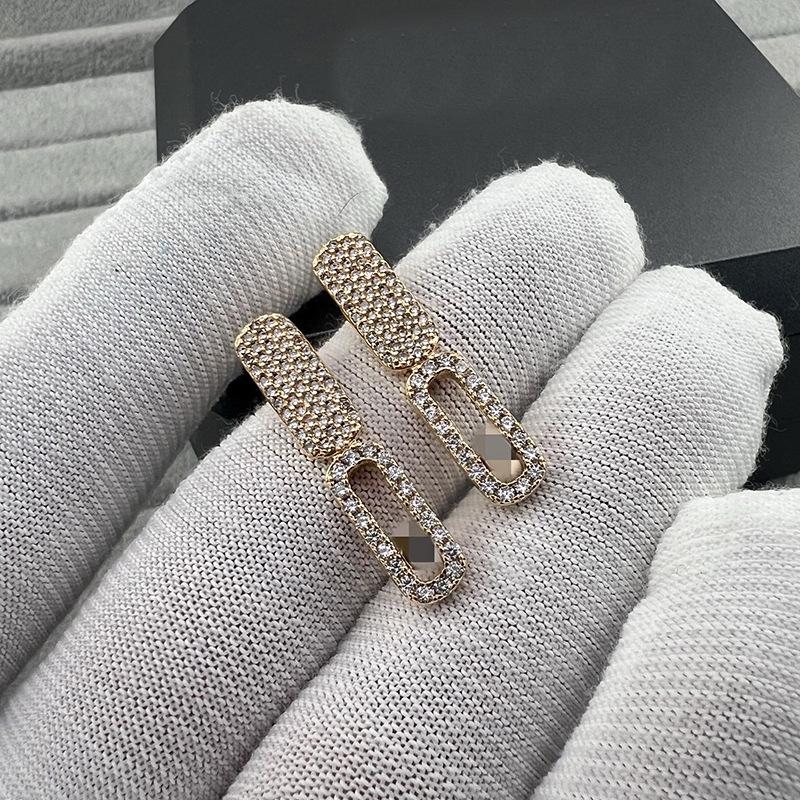 

Elegant Women s Geometric Rolling Ball Stud Earrings with Inlaid Diamonds