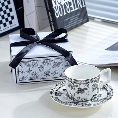 Fransk fågelkaffe, En kopp och en tallrik av högkvalitativ keramikkoppset, En gåva, Högvärdig eftermiddagste-kopp.