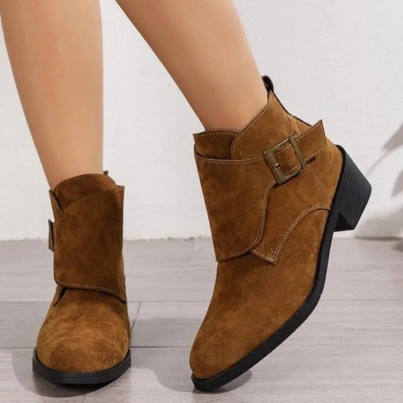 Fashion 2024 new boots with comfortable sleeves, thick heels, autumn and winter rubber fashion, pointed suede, and short heels
