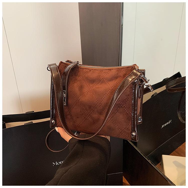 

Rhombus retro design 2025 new texture casual large-capacity handbag suede premium oblique span bag