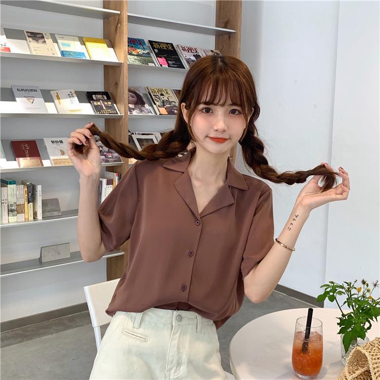 

Лето 2023 г., модная белая женская рубашка с коротким рукавом и лацканами — универсальный и шикарный дизайн One Size коричневый