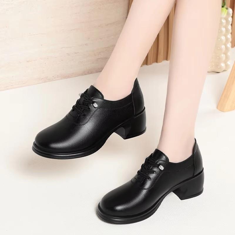 Breathable Comfortable Lace up Soft Leather Shoes Women Flats Spring 2025 Square Heels Black Shoes with Fur for Mom Work Dance