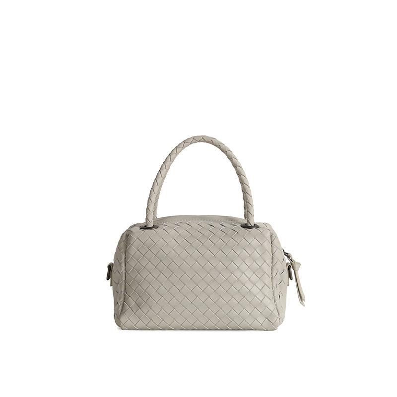 Autumn and winter new sheepskin woven bag, high-end light luxury pillow bag, large-capacity portable shoulder tote bag