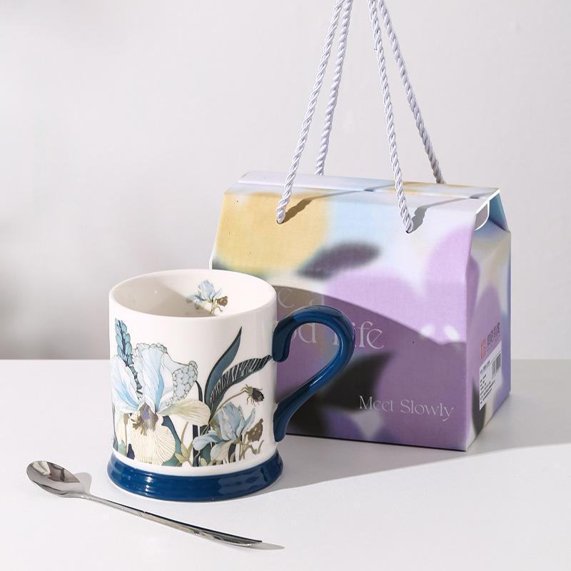 

Цветущие цветы Керамическая чашка для воды с крышкой Подарок на праздник для пары Кружка для пары Высококачественный сувенир для воды 401-500ml