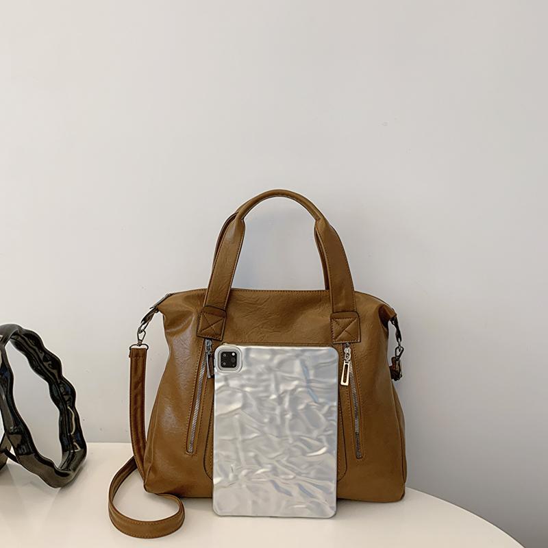 Однотонная деловая сумка большого размера — фото 5