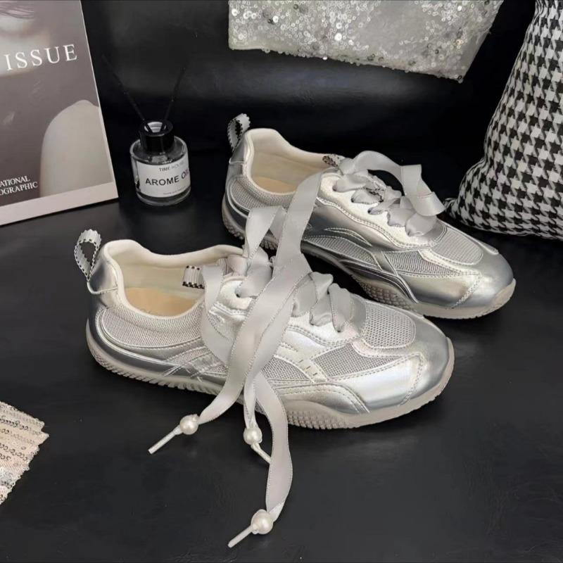 

Women s new retro breathable sports and leisure shoes summer women s versatile flat-soled white shoes 40 серебряный