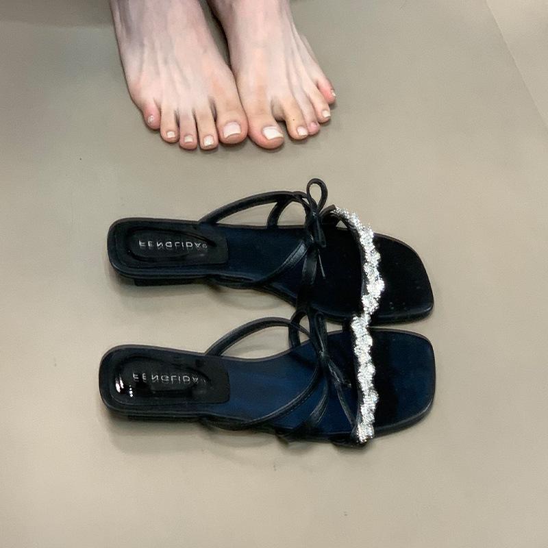 Coarse heel silver beautiful one-word slippers fairy shoes wear 2025 new summer French sandals rhinestone sandals