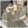Modisches Sommer-T-Shirt für Damen mit V-Ausschnitt und kurzen Ärmeln, Stilvolles Cropped Top für zierliche Damen, Design-orientierte Unterwäsche