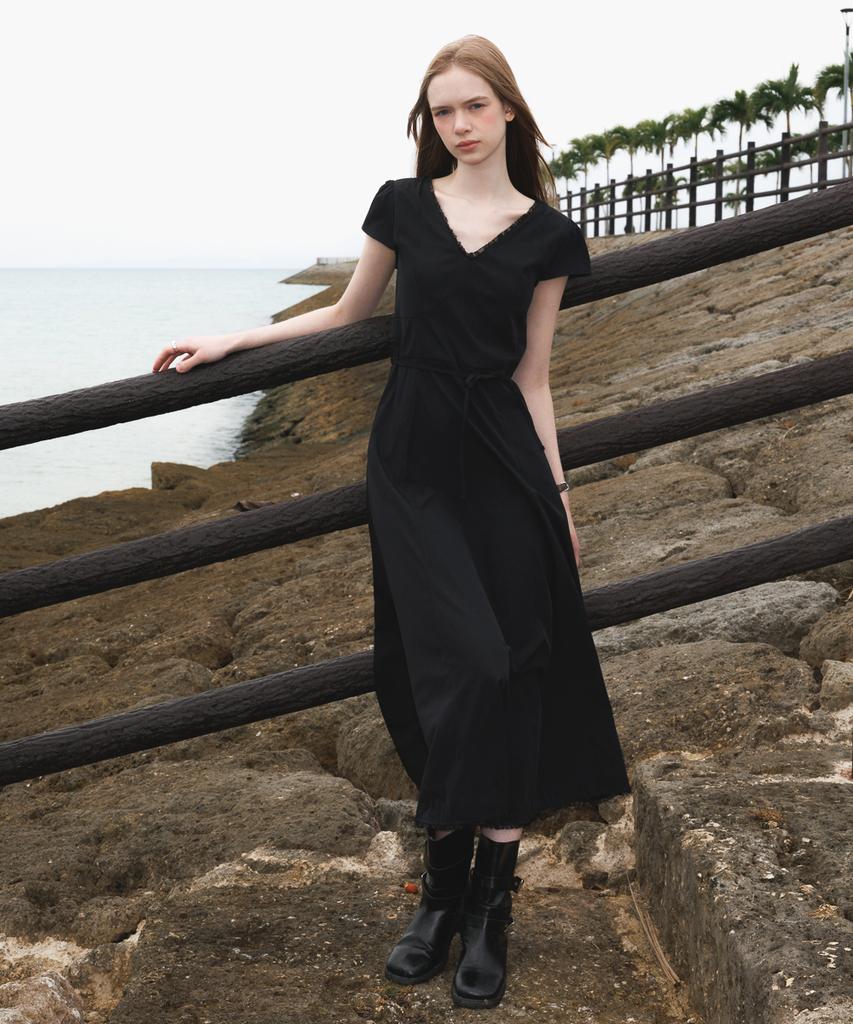 DEHEVE V-Neck Flare Dress [Black]
