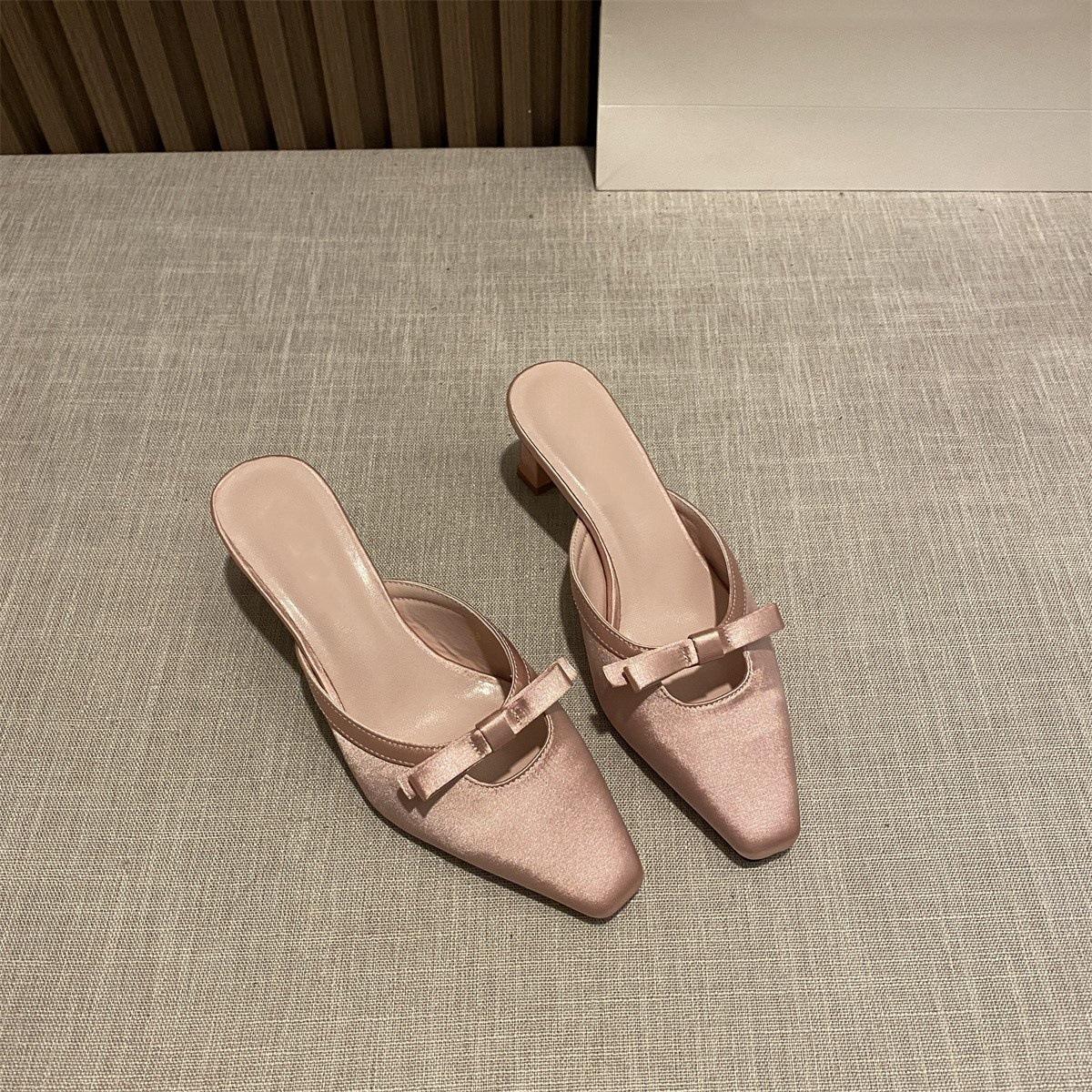 

Атласные однословные бантики, туфли на толстом каблуке, тапочки с открытой пяткой, лето 2025, новые, полые, полуоткрытые, для улицы, крутые тапочки 39 розовый