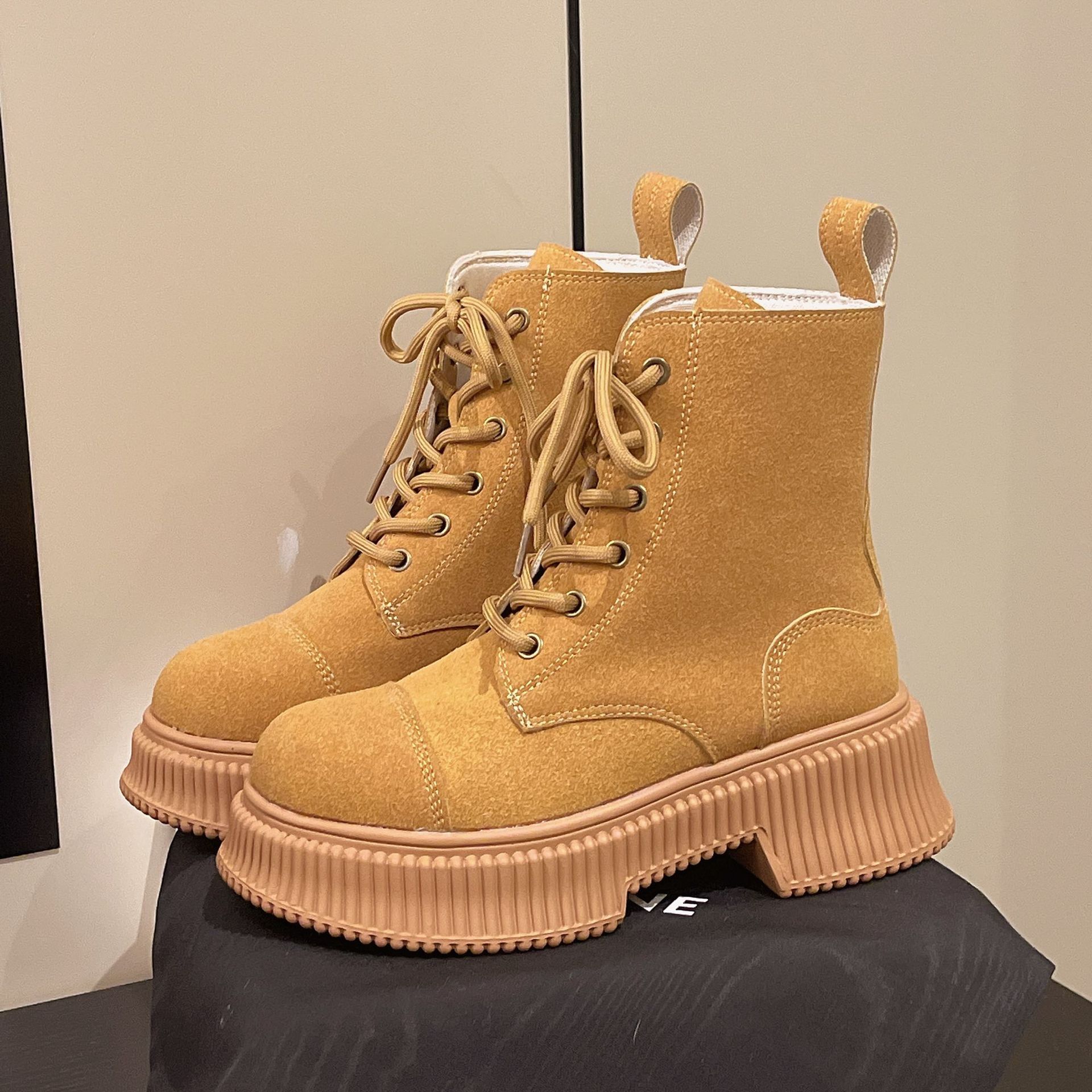 

Ботинки ревень мягкая кожа ботинки Мартина осень 2025 ретро дышащие внутренняя высота увеличение толстая подошва удобные британский стиль короткие ботинки женские 40 жёлтый