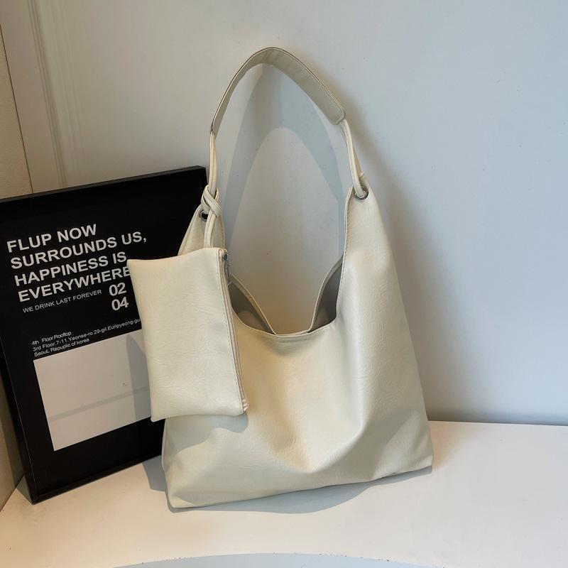 

Fashion slack retro largecapacity tote bag women s new trend solid color pleated casual personalized shoulder bag