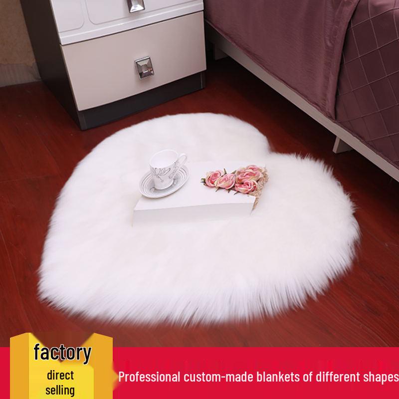 Imitation Australian Wool Heart-Shaped Carpet Plush Cushion