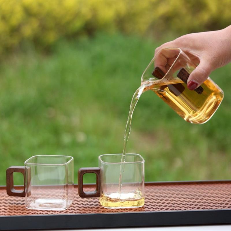 Ceașcă de Ceai din Sticlă în Stil Antic Set de Ceai Kung Fu pentru a Primi Oaspeții Ceai Ceașcă de Ceai Mâner de Lemn Sticlă Rezistentă la Căldură Strat Unic Ceașcă Mică Pătrată