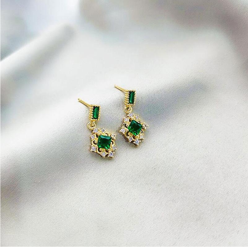 

Комплект из серег и ожерелья из серебра 925 пробы с микроинкрустацией изумрудом и цирконием