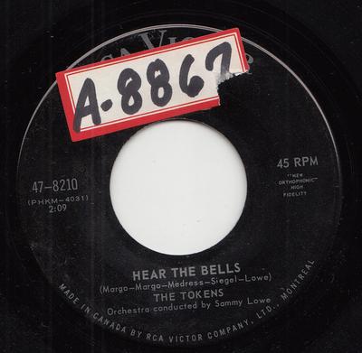 7-Zoll-Schallplatte TOKENS Hear The Bells ABC 123 478210 RCA Victor 1963 Kanada Pop Gebraucht