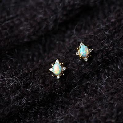 Orecchini pendenti ovali con opale artificiale e diamanti nuovi originali di design, gioielli da donna eleganti, delicati e di lusso leggero
