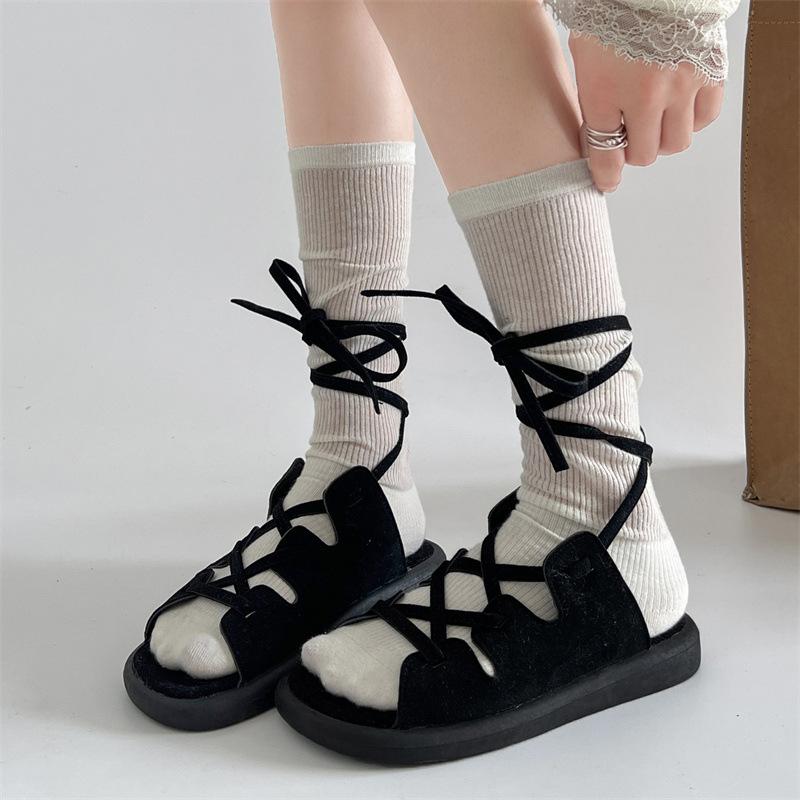 Fashion Lightweight Explosion Black Retro Flat Sandals Women's 2025 New Summer Wear Versatile Roman Sandals