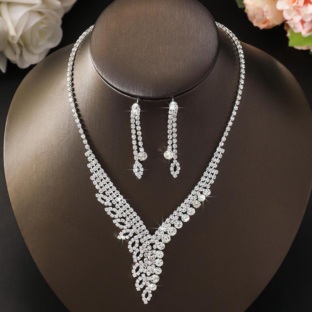 Diamond-Set Geometric Tassel Necklace - High-End Light Luxury Clavicle Chain for Women