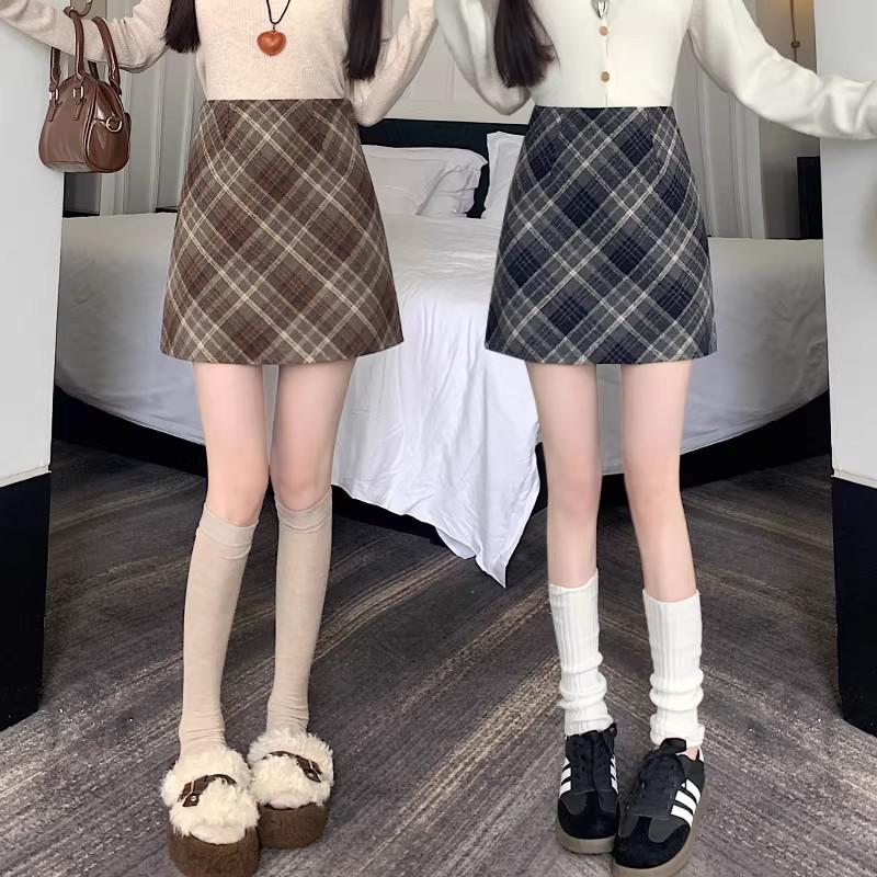 Women's High-Waist Plaid Wool A-Line Skirt - Slimming, Hip-Hugging, Autumn/Winter 2026 Style, Petite Fit