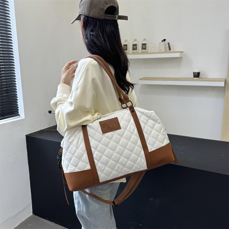 Short-distance Fashion and Atmospheric Model of Hand-heat Underarm Travel Bag Dry and Wet Separation Fashionable Gym Bag Can Be Used To Pull Rod